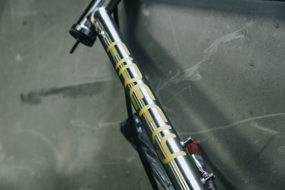 Bicicleta Firefly personalizada para todos os pisos com o Shimano GRX Limited